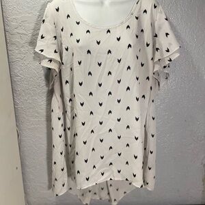 torrid Cream Short Sleeve Printed Tunic with Black Arrow Motif